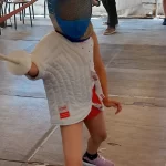 niña esgrimista